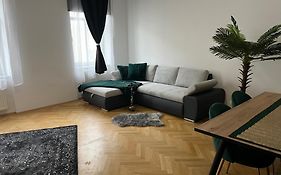 Anna Luxury Apartment